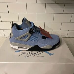 Men’s Jordan Retro 4 University Blue Size 5.5. New with box. Ships fast.